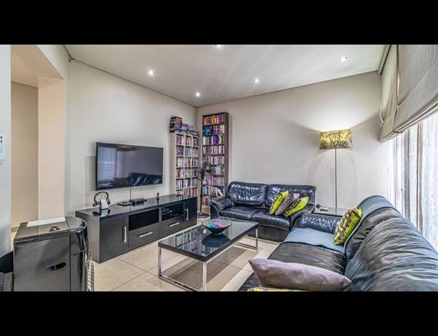 4 BEDROOM HOUSE FOR SALE IN DOWERGLEN EXT 5